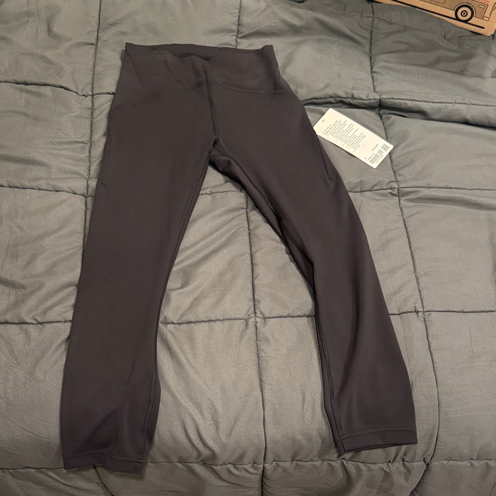 Lululemon instill size 4  crop 23”